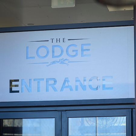 The Lodge Hotel Newbury  Exterior photo