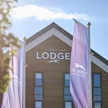 The Lodge Hotel Newbury  Exterior photo