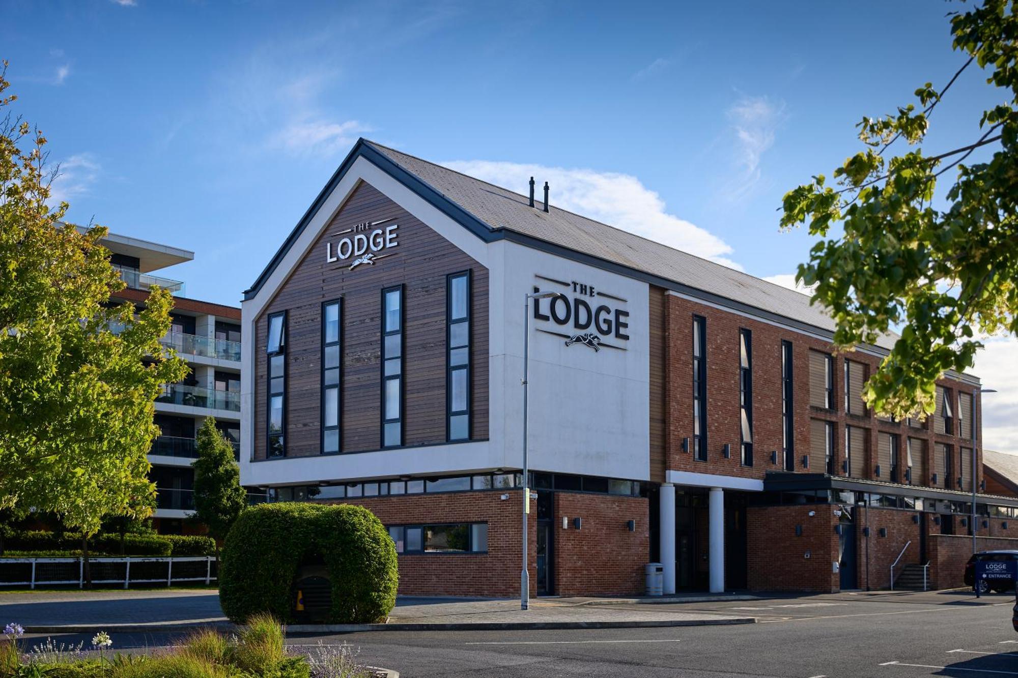 The Lodge Hotel Newbury  Exterior photo