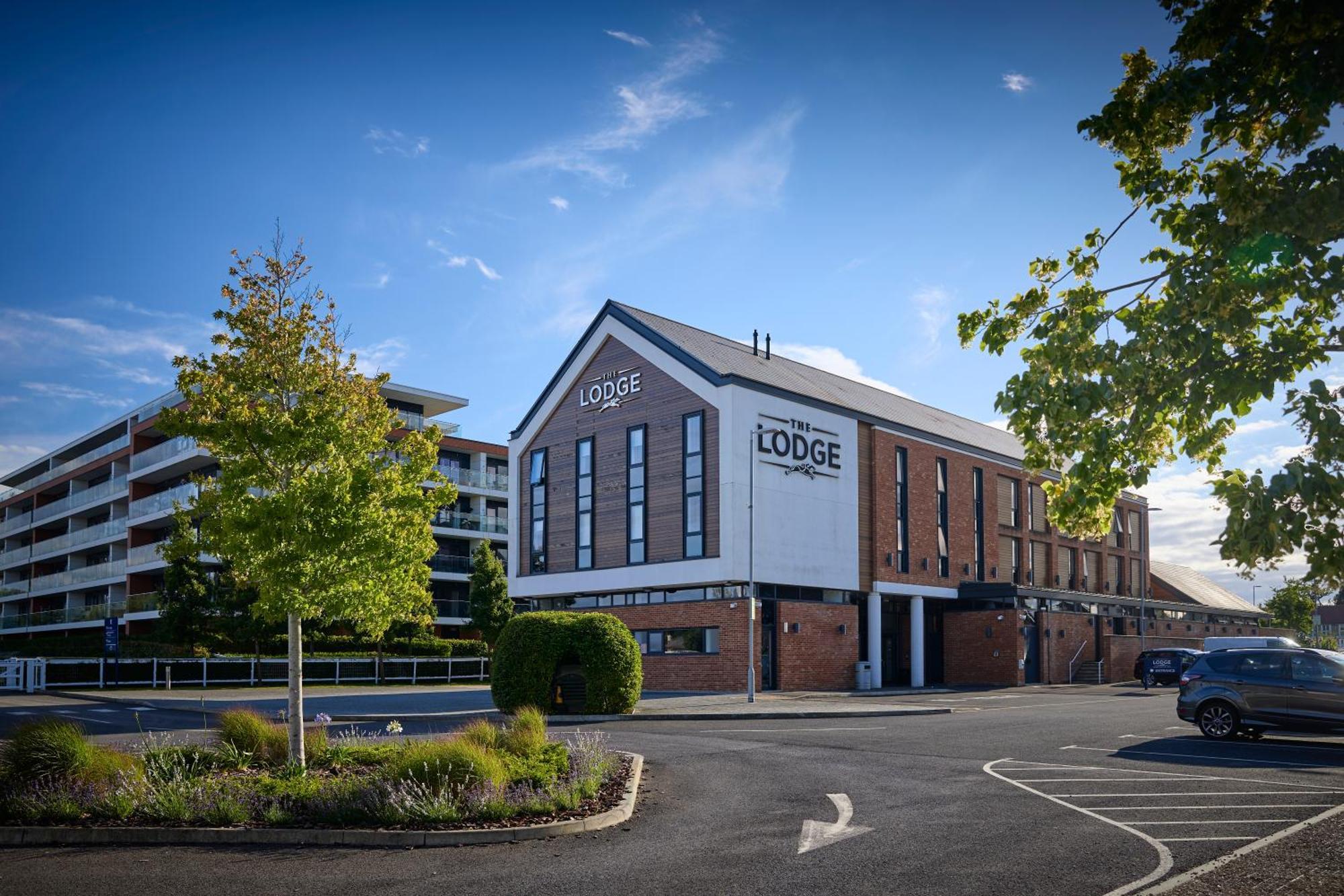 The Lodge Hotel Newbury  Exterior photo