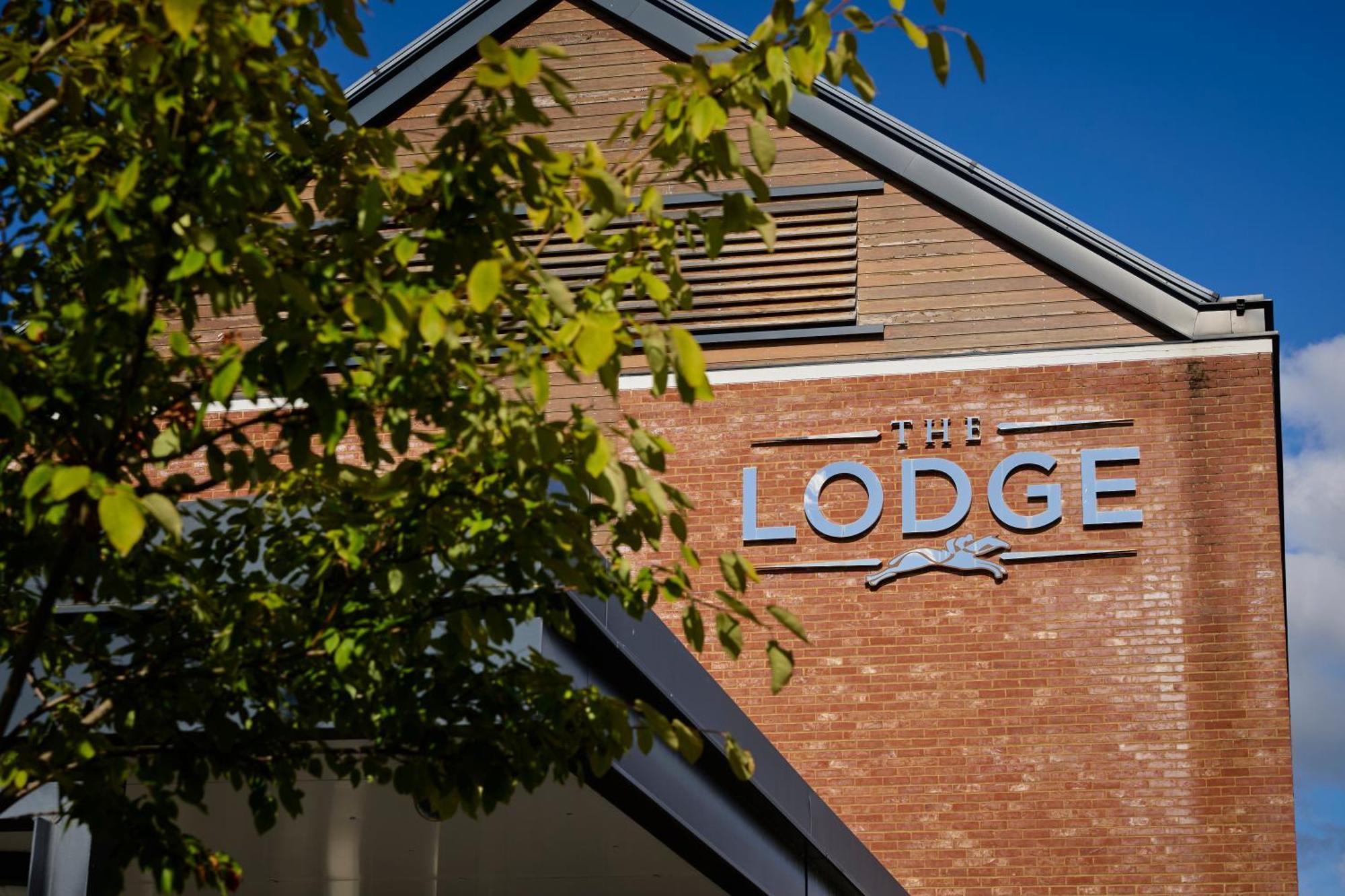 The Lodge Hotel Newbury  Exterior photo
