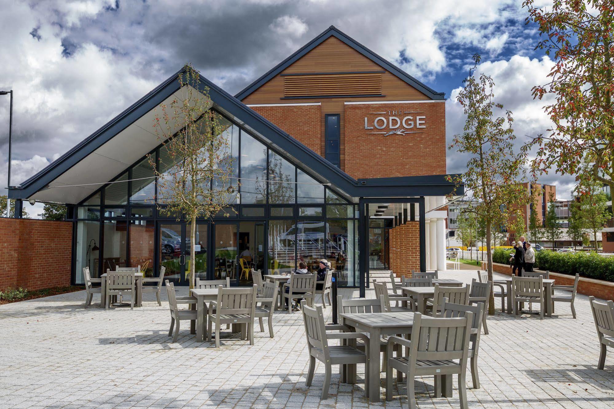 The Lodge Hotel Newbury  Exterior photo